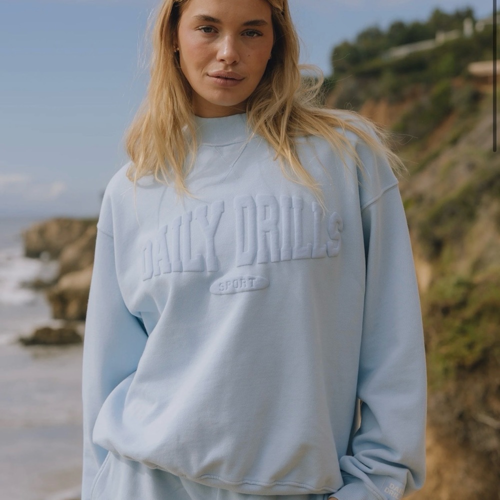 Daily Drills Oversized Vintage Sport Crewneck Sweatshirt. Size: M/L